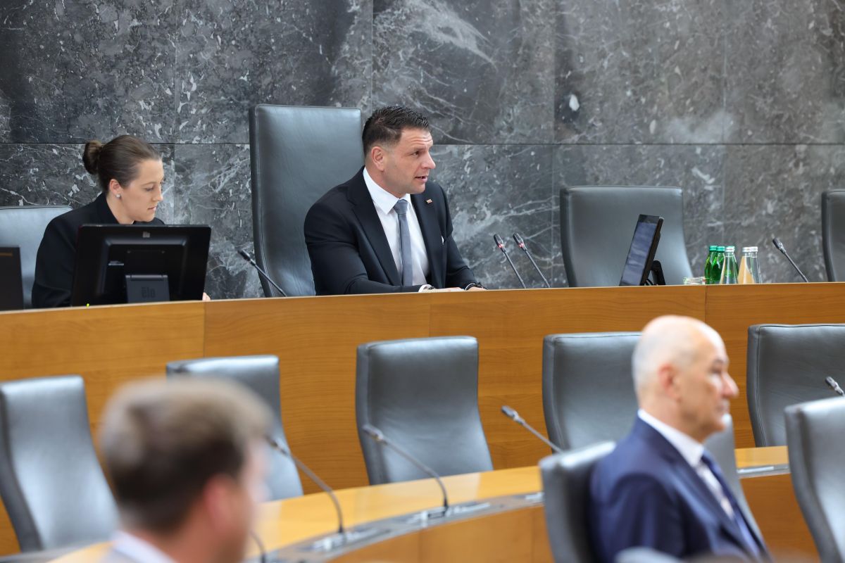 Pred potrjevanjem Janše besedni obračun poslank Svobode in Stevanovića