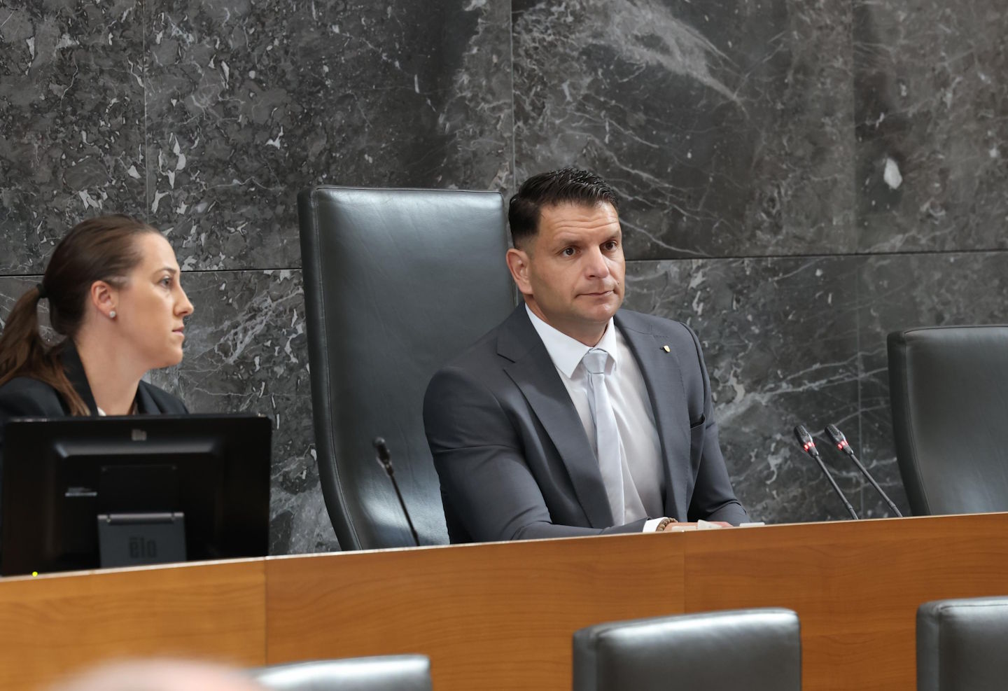 Svoboda: »Če obstajajo dokazi o podkupovanju, naj jih predajo policiji«