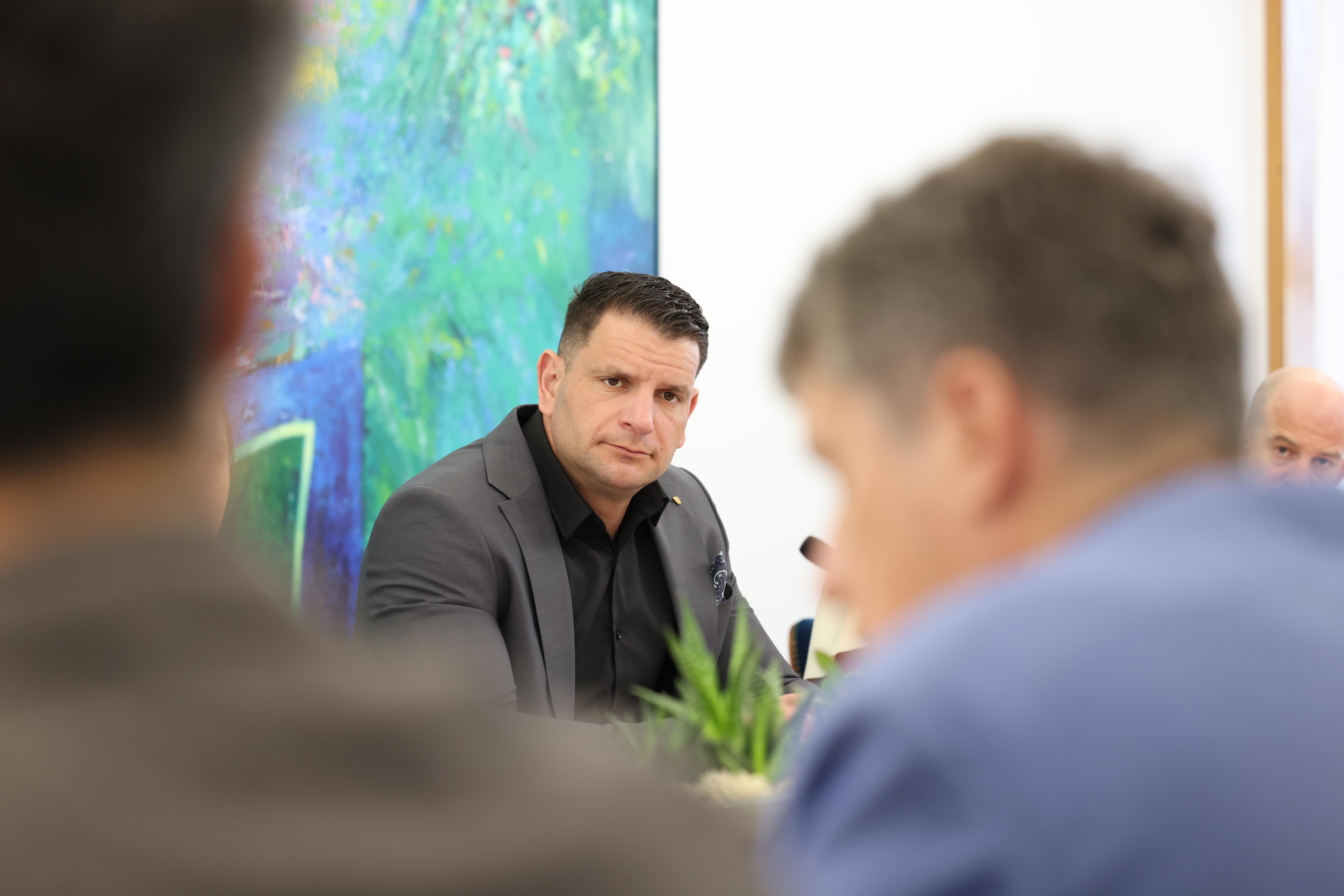 Stevanović udaril po Mescu: "Samo njegov odstop lahko ublaži zadevo"