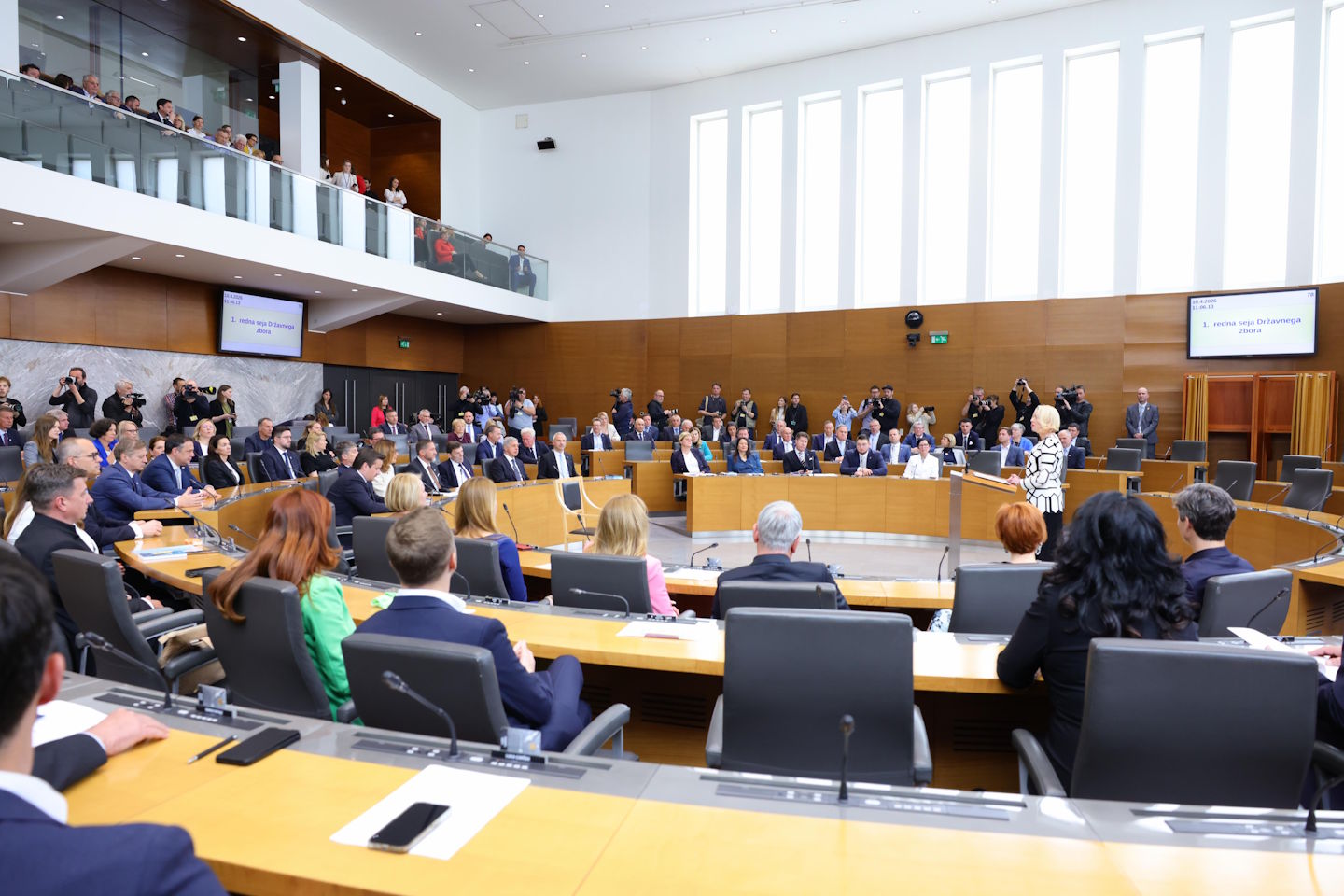 Ali bo študentski s. p. pomagal ali škodoval mladim?