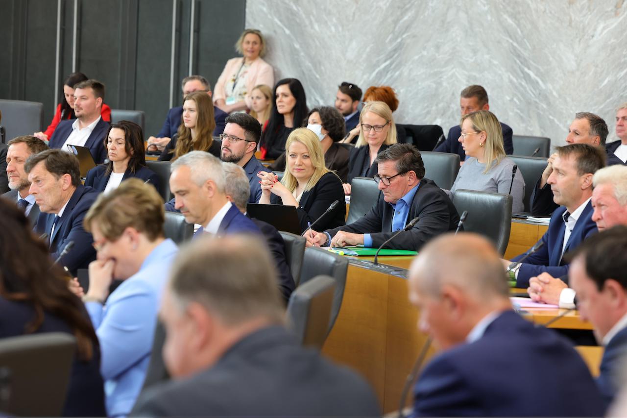 Interventni zakon razdelil Slovenijo: Razvojni zagon ali tvegan eksperiment?