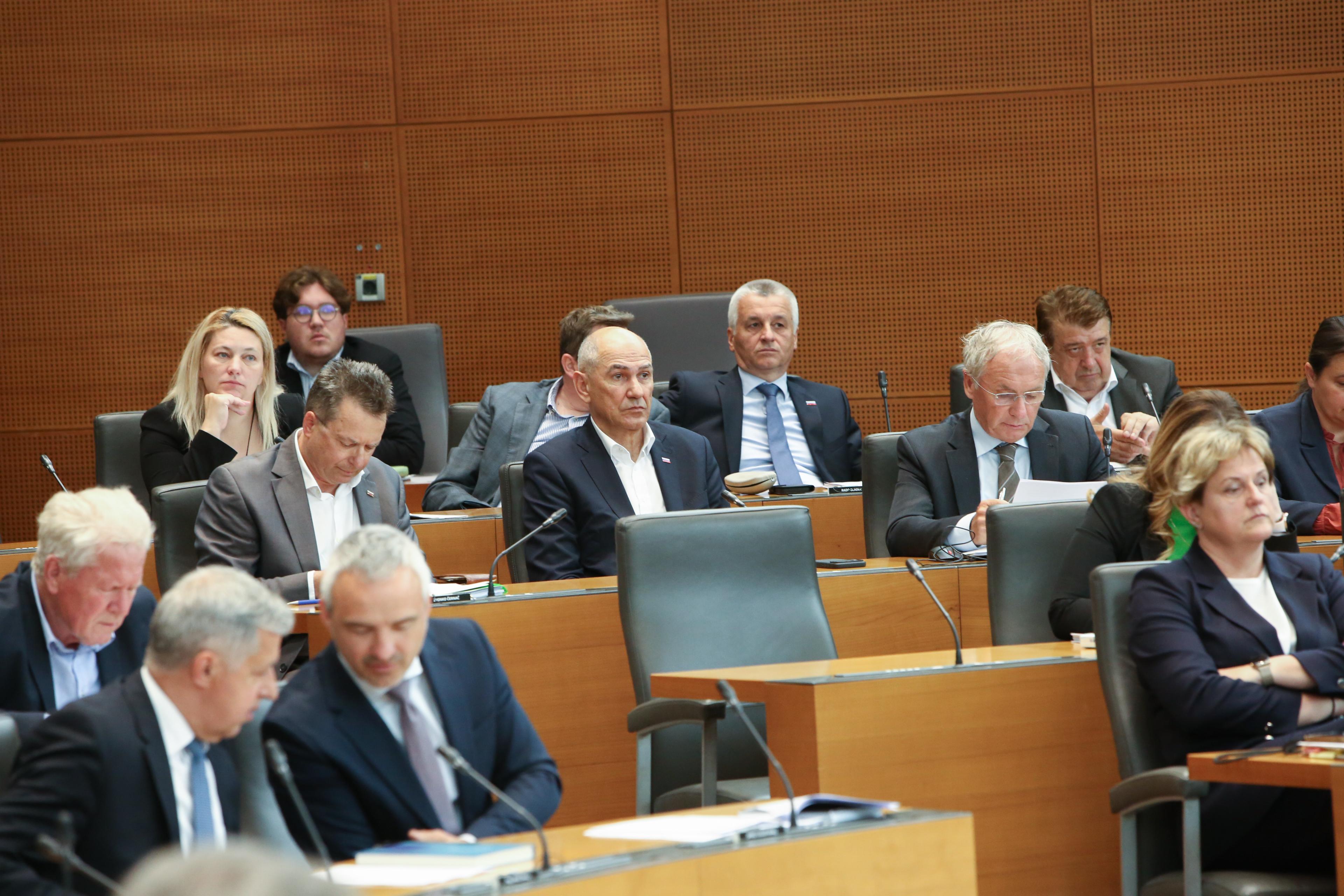 Potrjeno: Nova vlada bo imela le 14 ministrstev