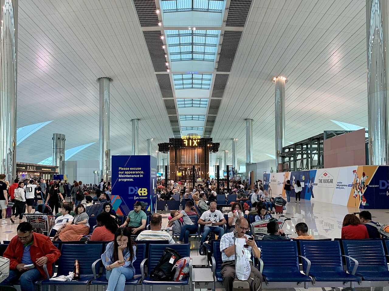 V Dubaju obtičalo 200 Slovencev: Kako do pomoči, da se bodo vrnili domov?