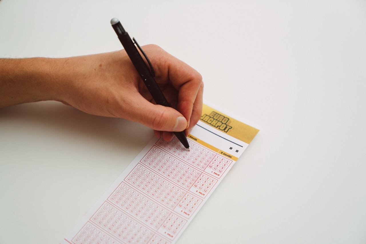 Slovenija ima novega Eurojackpot milijonarja: Srečnež iz Kranja odnesel 37 milijonov evrov