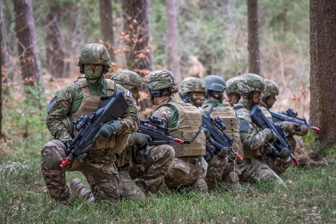 Slovenija pred izzivi povečanja obrambnih izdatkov in ponovne uvedbe vojaškega roka