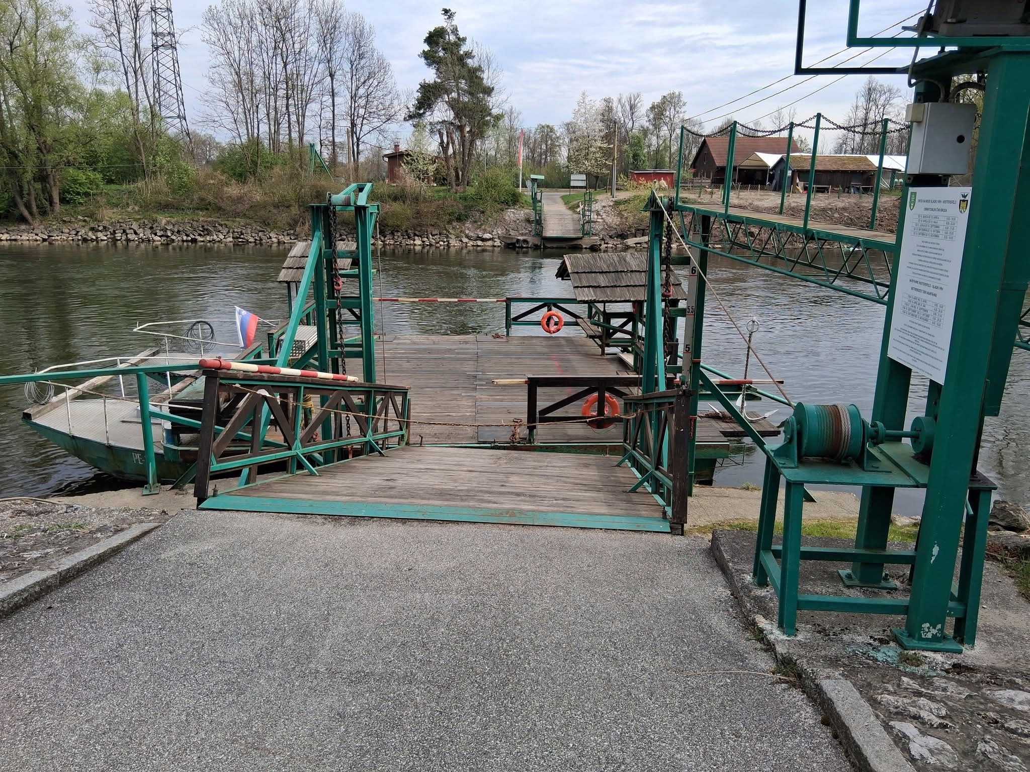 Po sanaciji škode brod v Sladkem Vrhu od petka spet obratuje