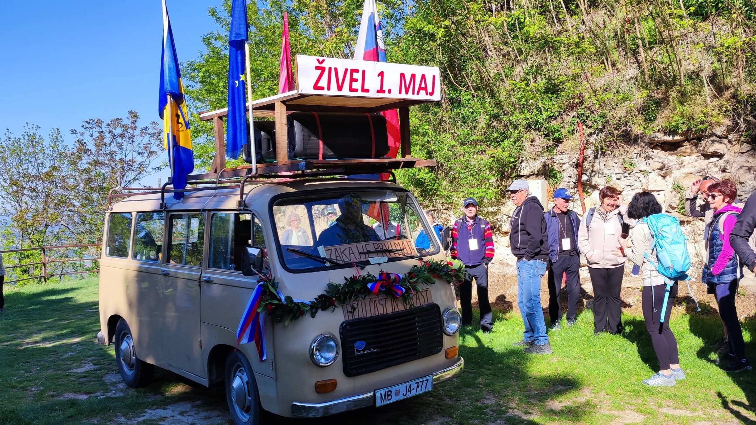 300 pohodnikov se je podalo z Vurberka na Grmado in Dolgi kamen