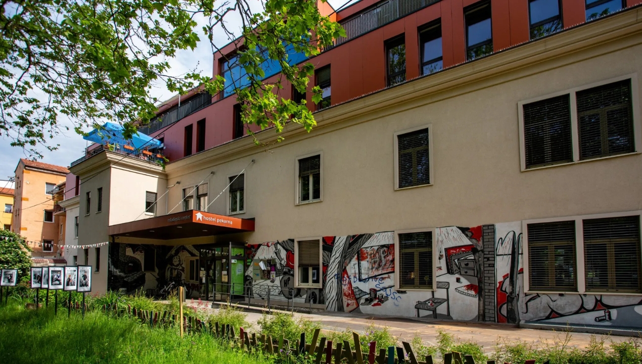 V Hostlu Pekarna vse več nočitev, najboljši meseci pa šele prihajajo