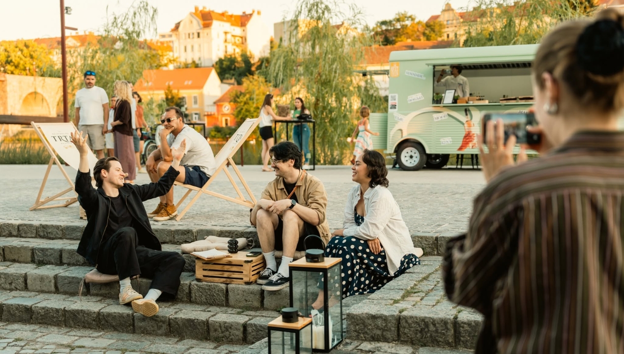 Poletni večeri pri Najstarejši trti se nadaljujejo: Lent bo v tem ritmu živel vse do septembra