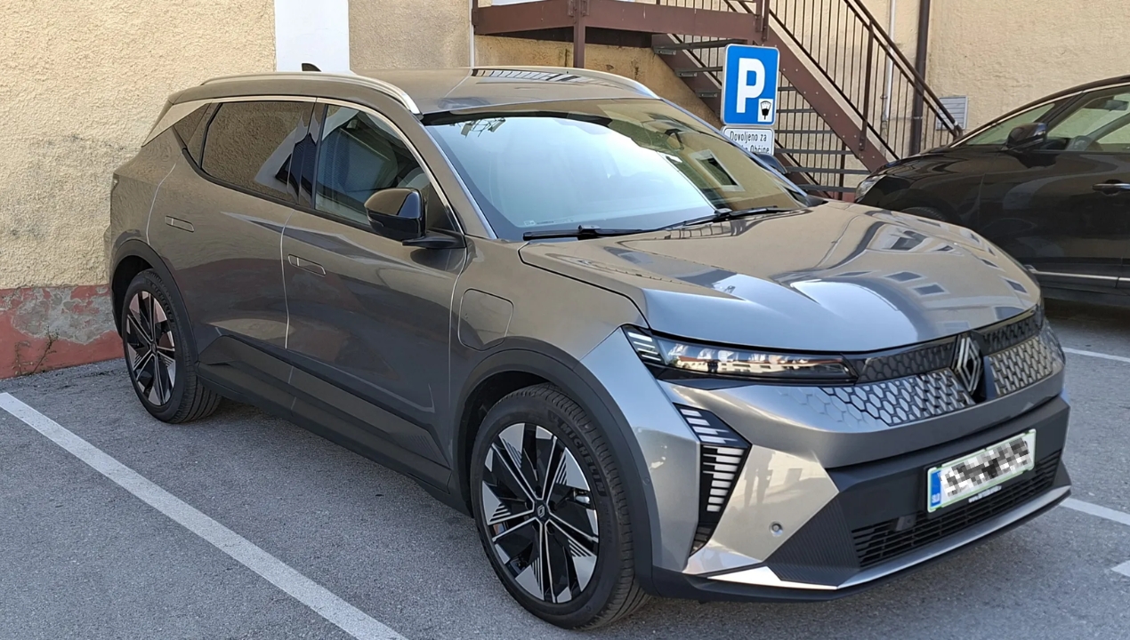 Novi električni renault bo vozil starejše Cerkvenjačane, občina pa pripravlja še številne druge novosti