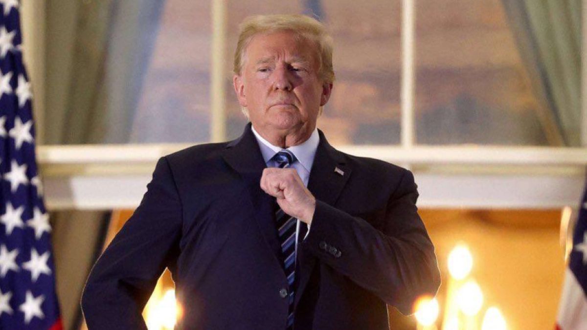 Predsednik Trump delavcu pokazal iztegnjen sredinec, ker ga je obtožil zaščite pedofilov (VIDEO)