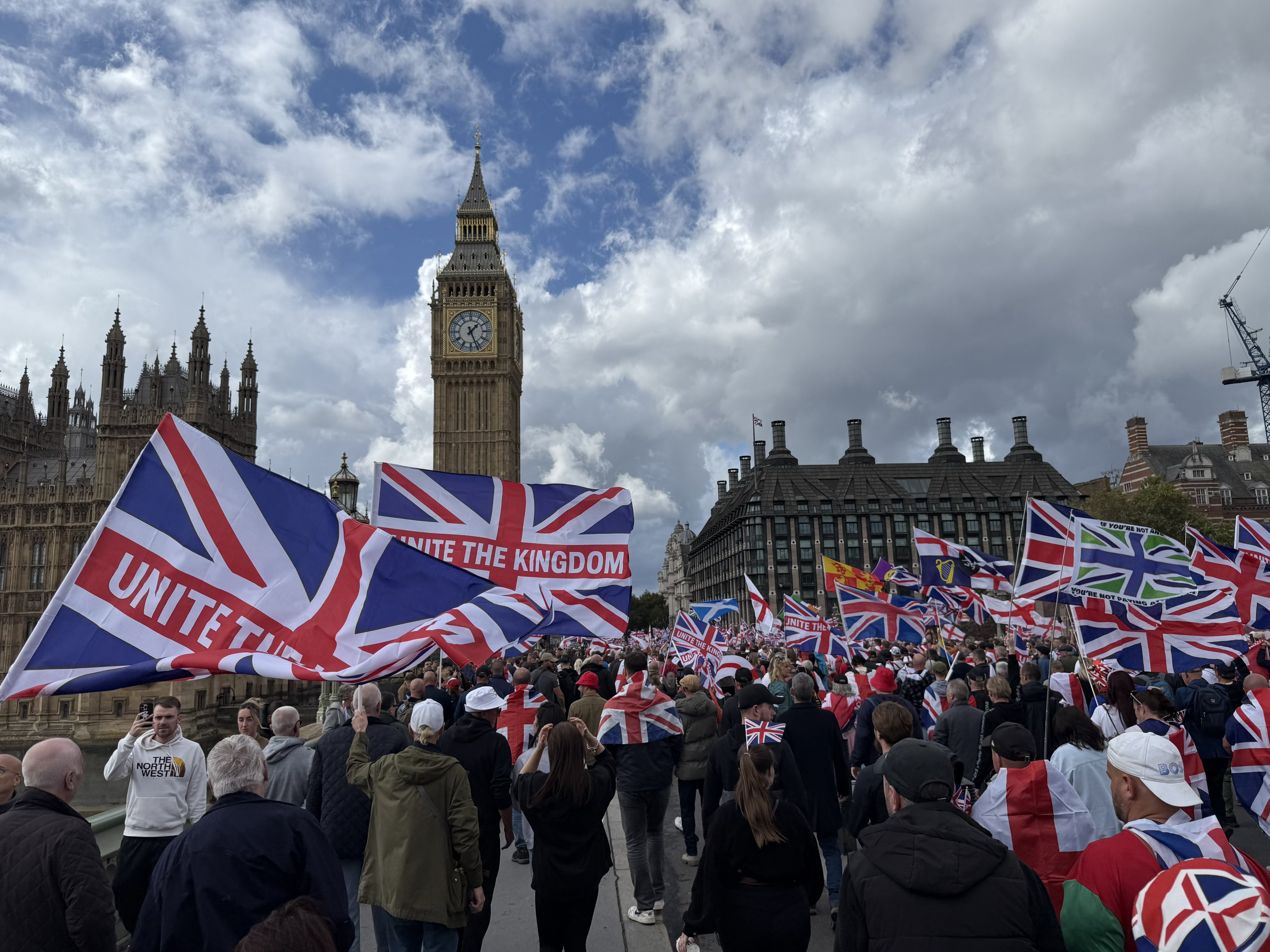 FOTO in VIDEO: Več kot 100.000 protestnikov preplavilo britansko prestolnico