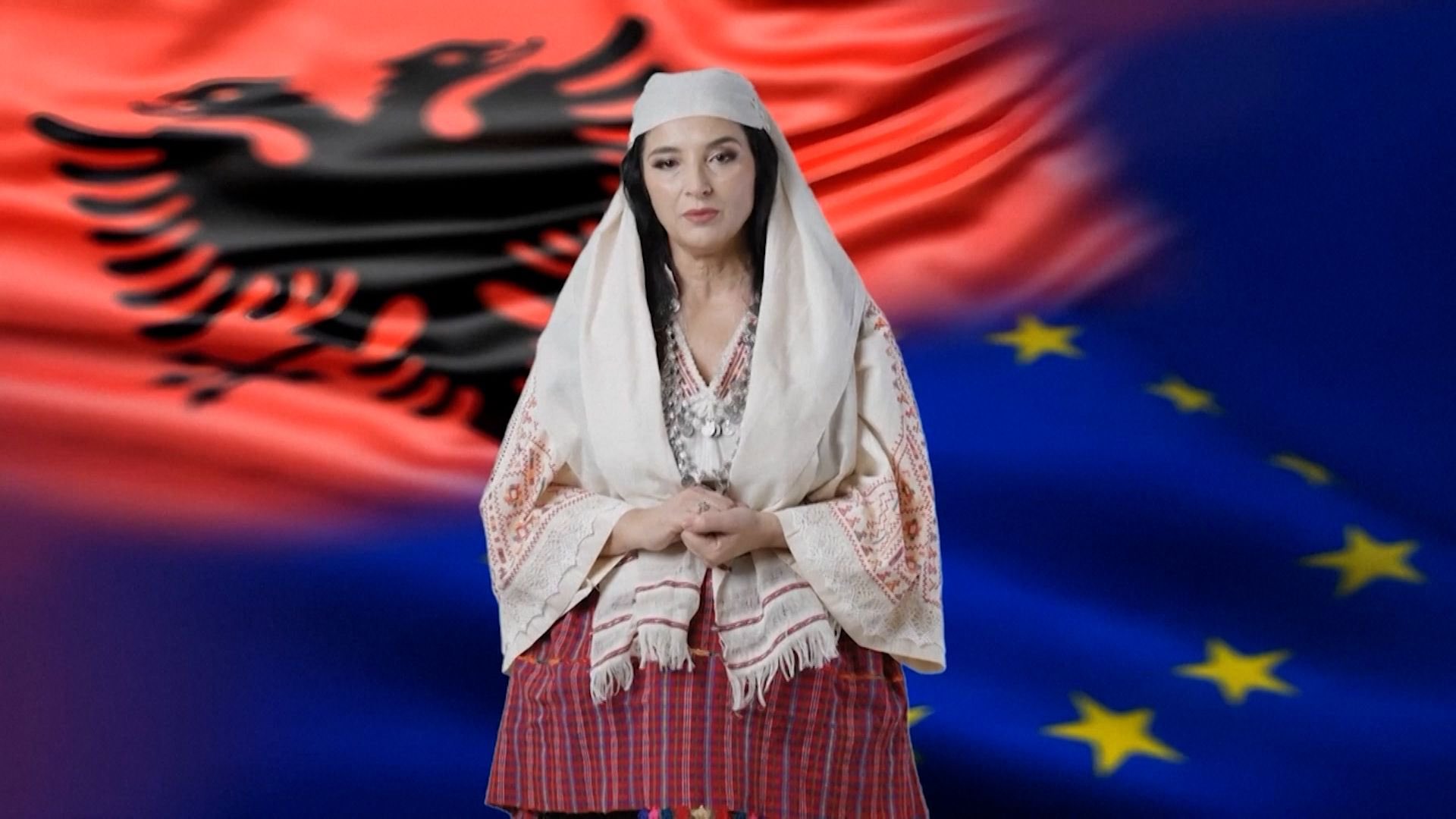 Smo šli predaleč z umetno inteligenco? V parlamentu spregovorila ministrica, ki sploh ni človek