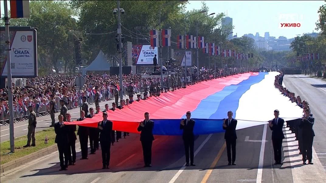 Beograd v znamenju vojaške moči: Parada s tisoči vojakov in stotinami vozil (VIDEO)