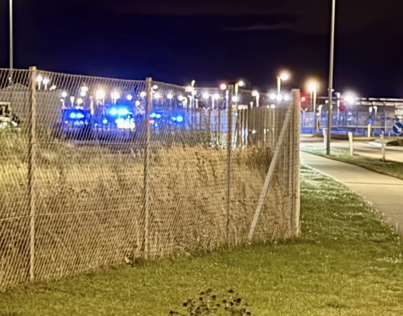 Več večjih dronov pri letališčih: Neznano od kod so prišli in kam so odleteli