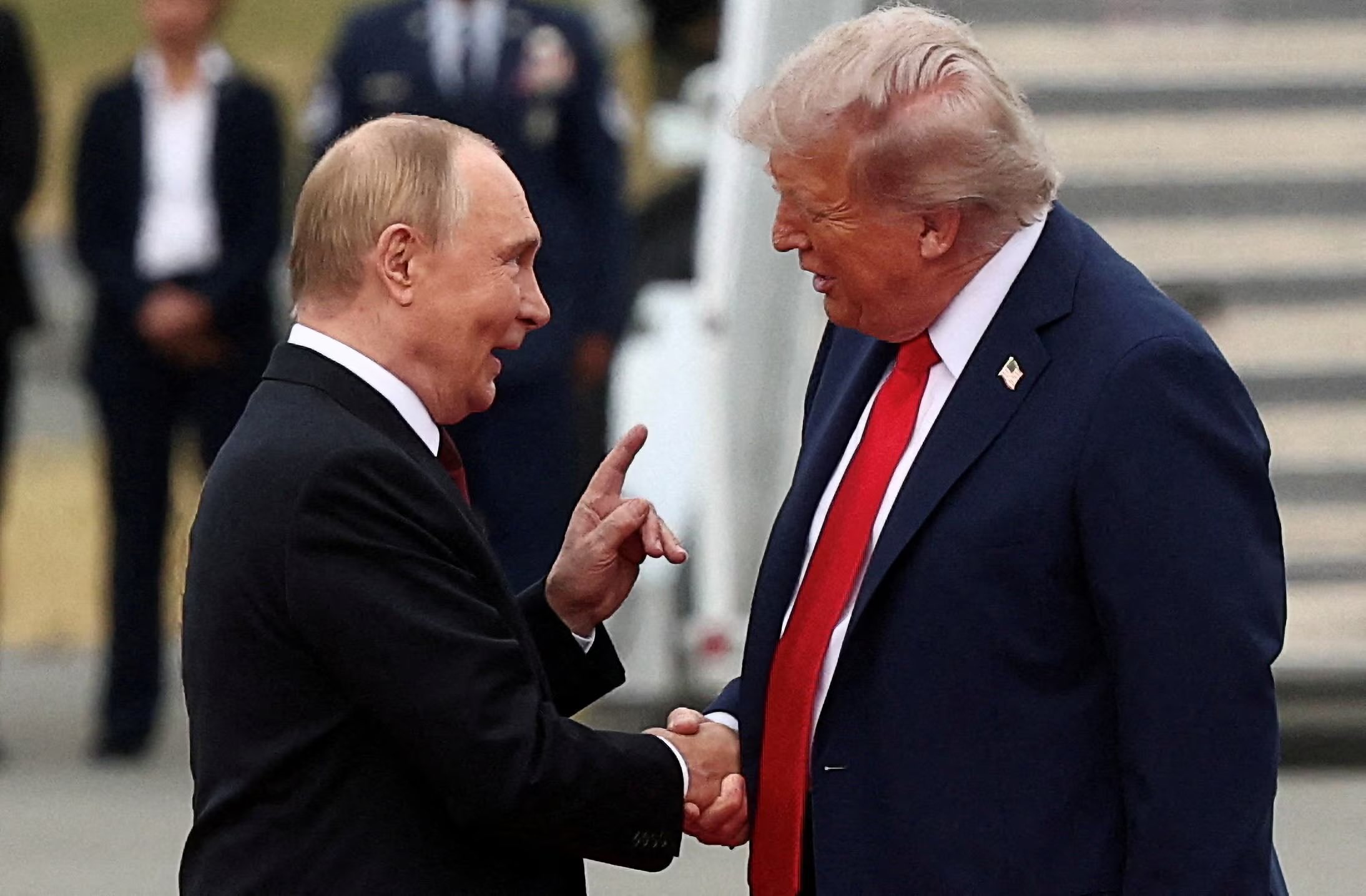 Trump razkril lokacijo srečanja s Putinom: Potekalo bo pri naših sosedih