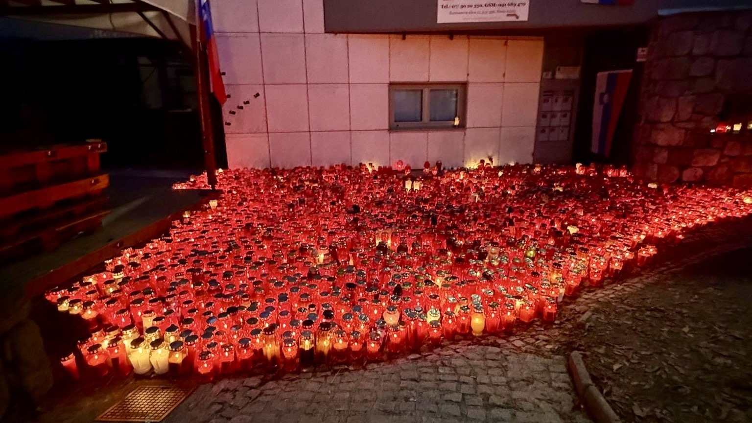 Novomeška tragedija: Policija izključila orožje, Aleša naj bi 21-letnik udaril s pestjo v obraz