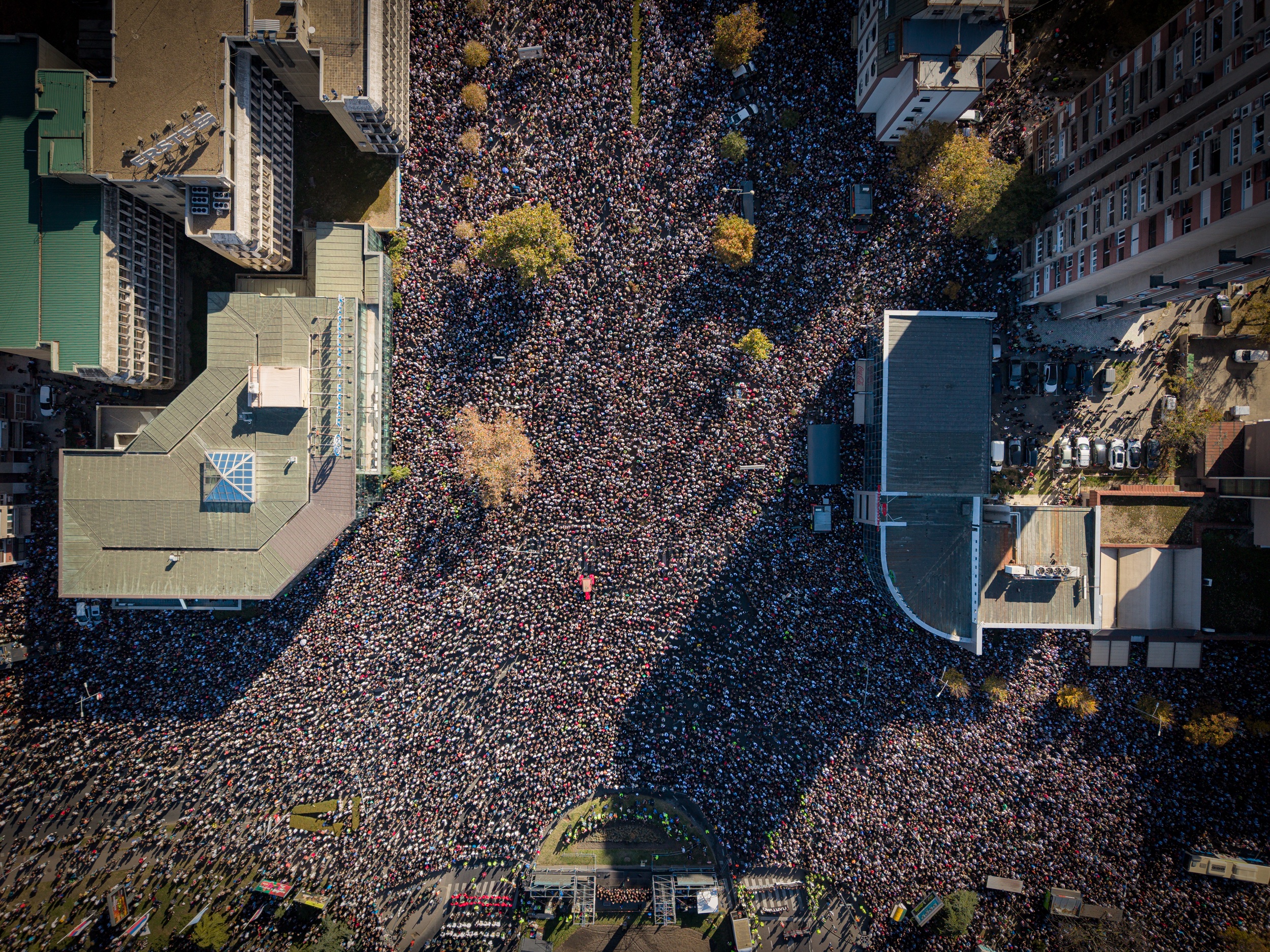 16 vencev, 16 imen, 16 minut tišine: Srbija v množičnem žalovanju (VIDEO)