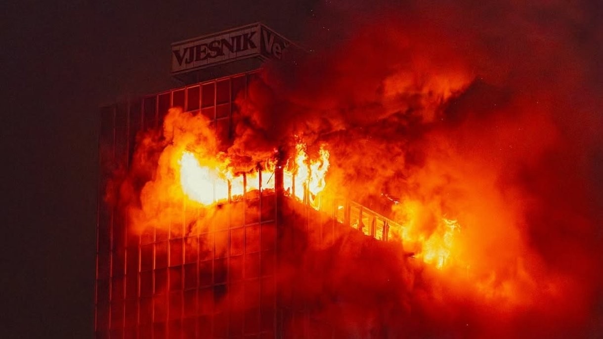 Požar stolpnice v Zagrebu: Skupina mladostnikov kurila kartonske škatle?