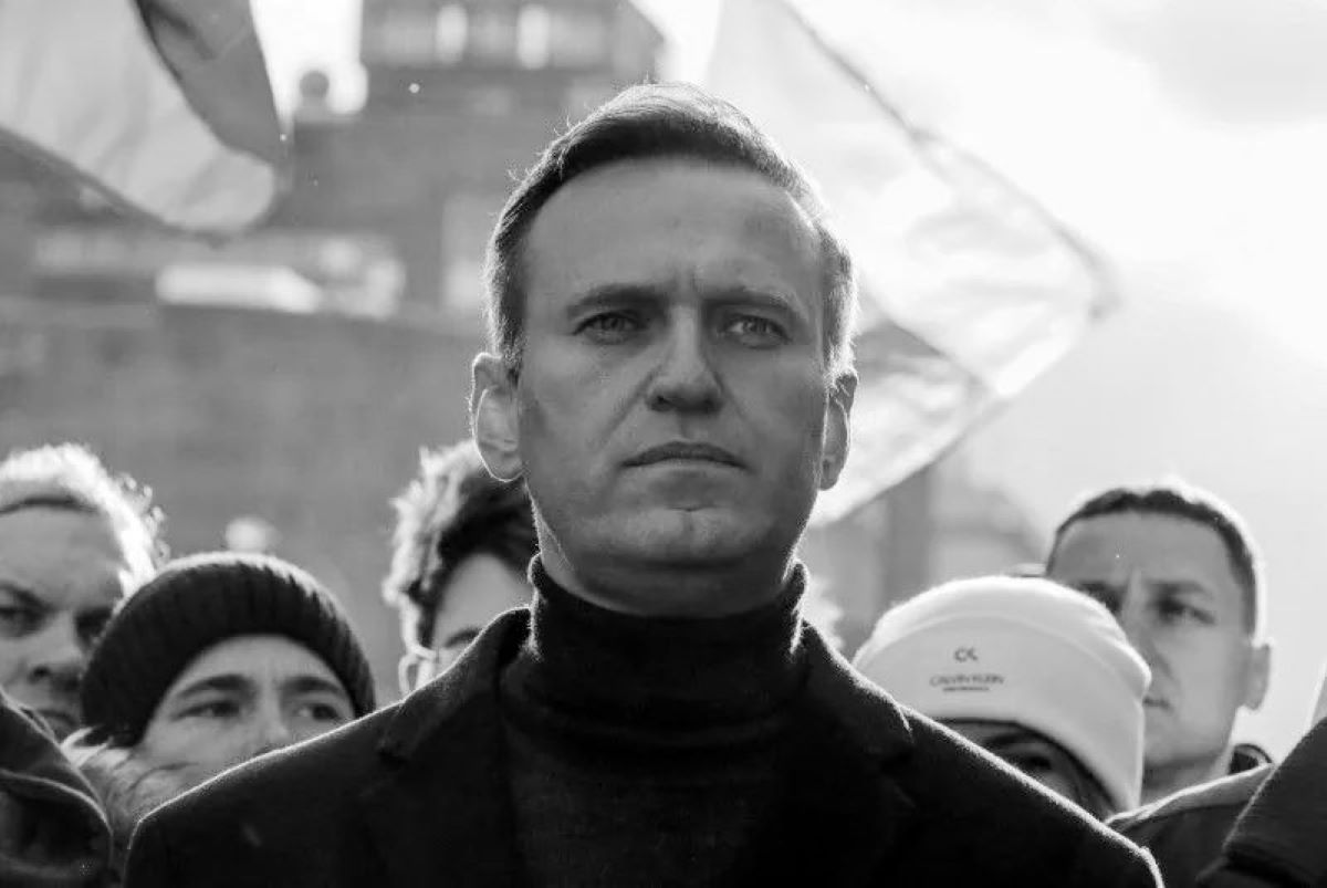 Po več kot enem tednu truplo Navalnega izročili njegovi materi