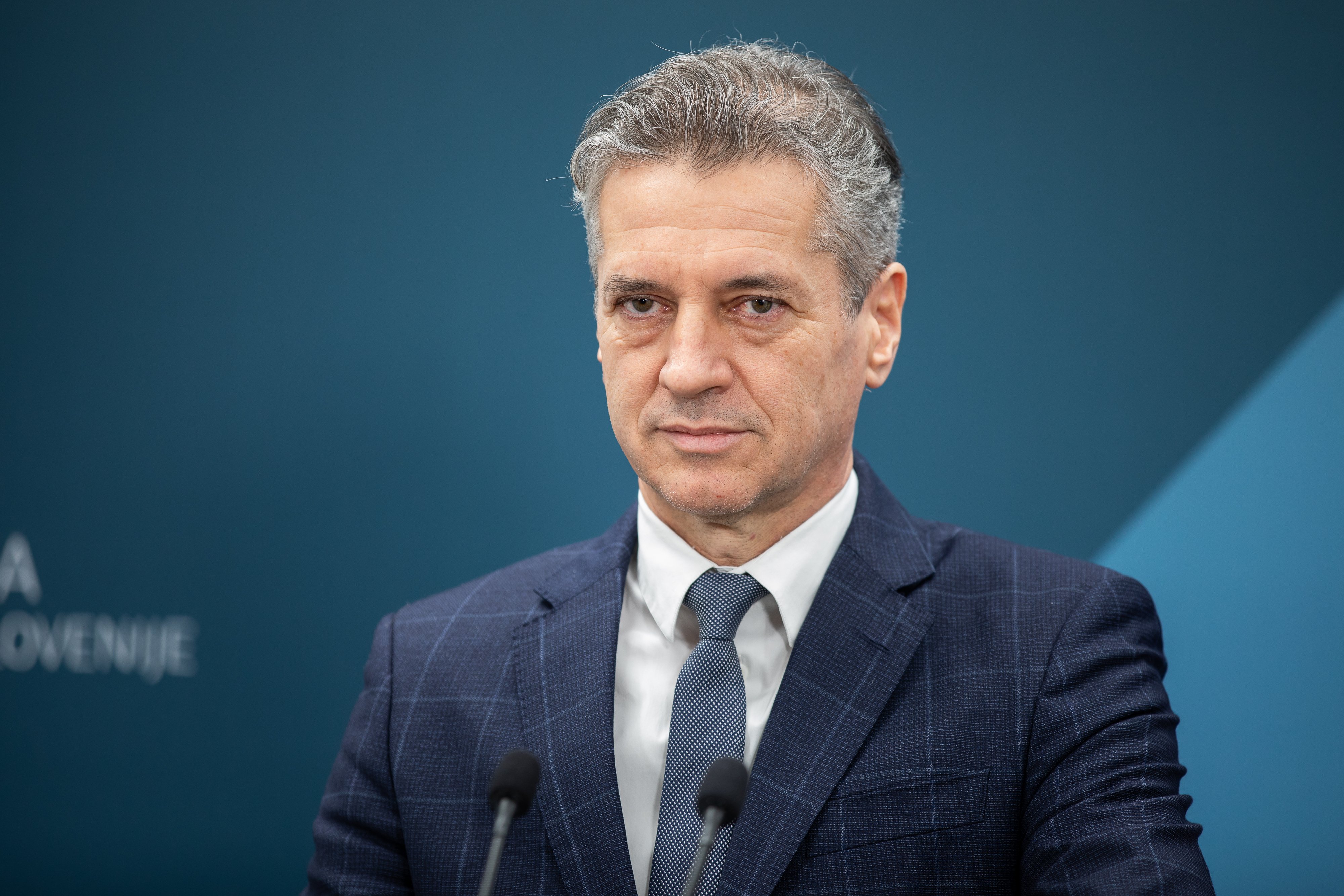 Mahnič napovedal kazensko ovadbo proti Svobodi in Golobu: "Totalitarna stranka s fašističnimi metodami"