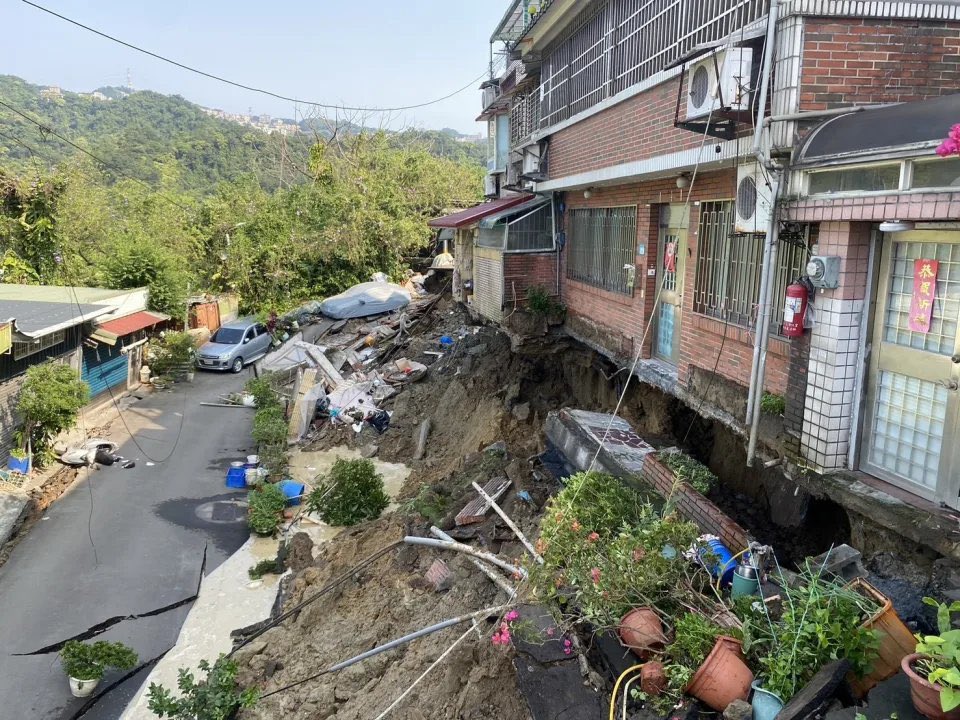 VIDEO: Tajvan prizadel močan potres: čez 1000 poškodovanih