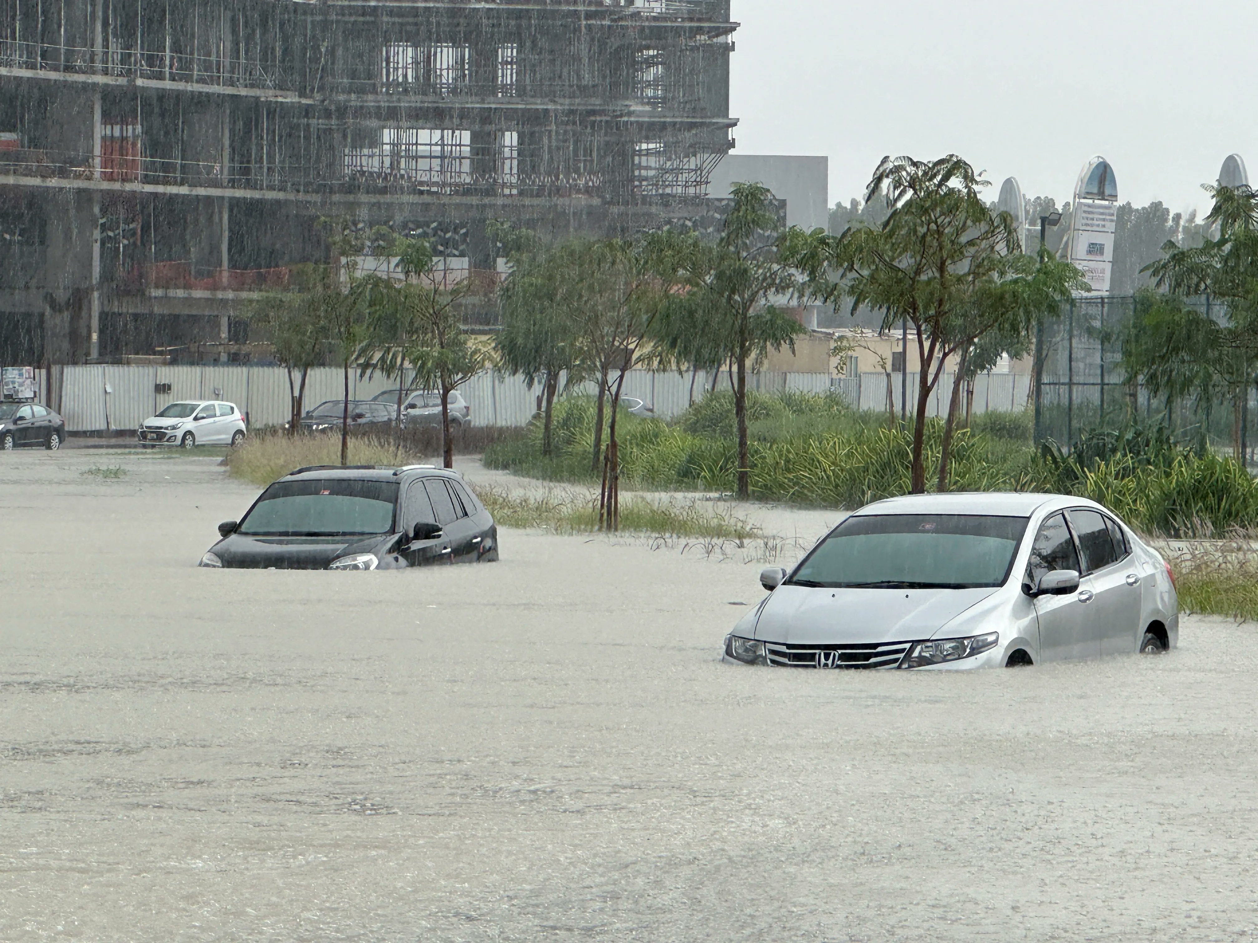 Sejanje oblakov: Je za katastrofalne poplave v Dubaju kriv človeški poseg v naravo?