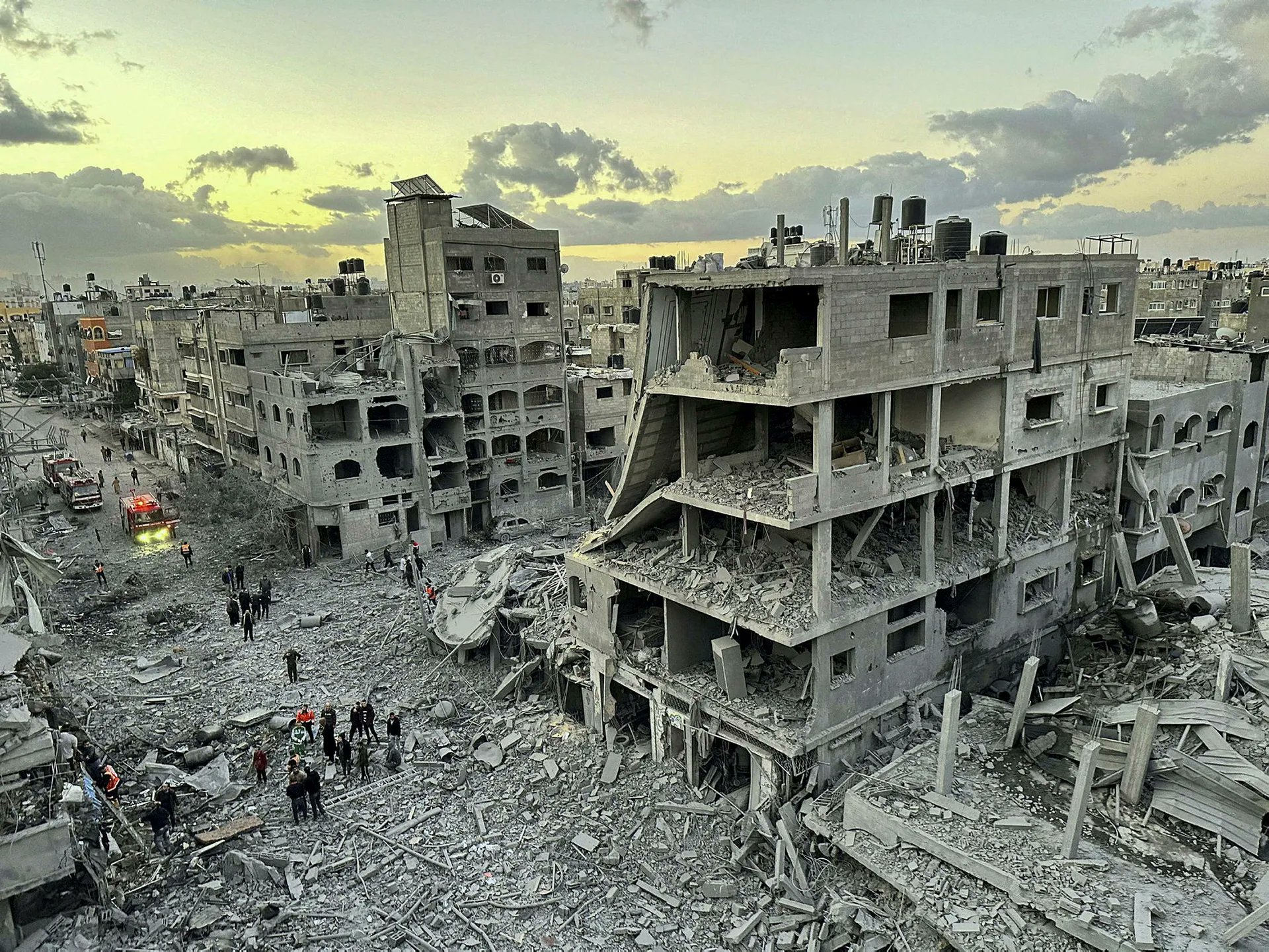 Število smrtnih žrtev v Gazi uradno preseglo 35.000