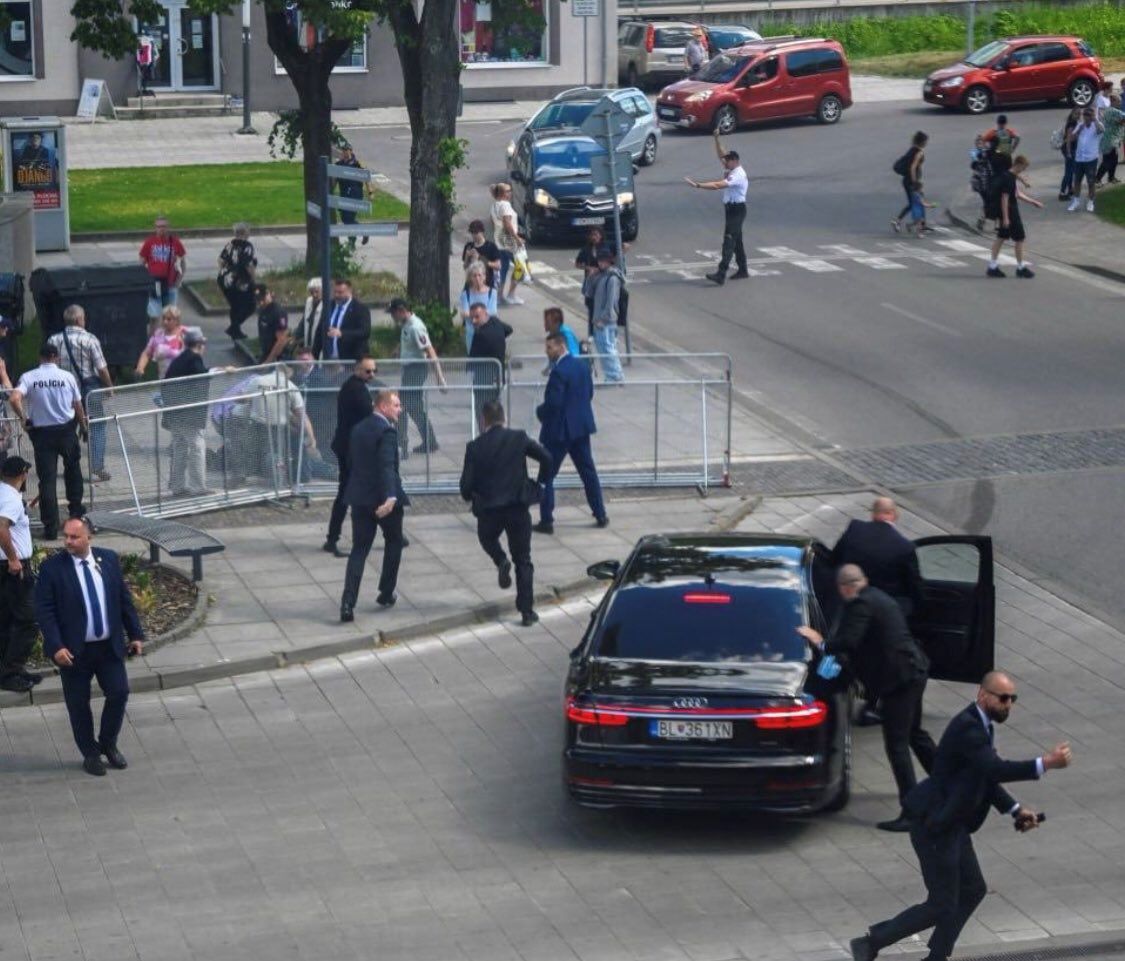 VIDEO: Slovaški premier po atentatu v smrtni nevarnosti