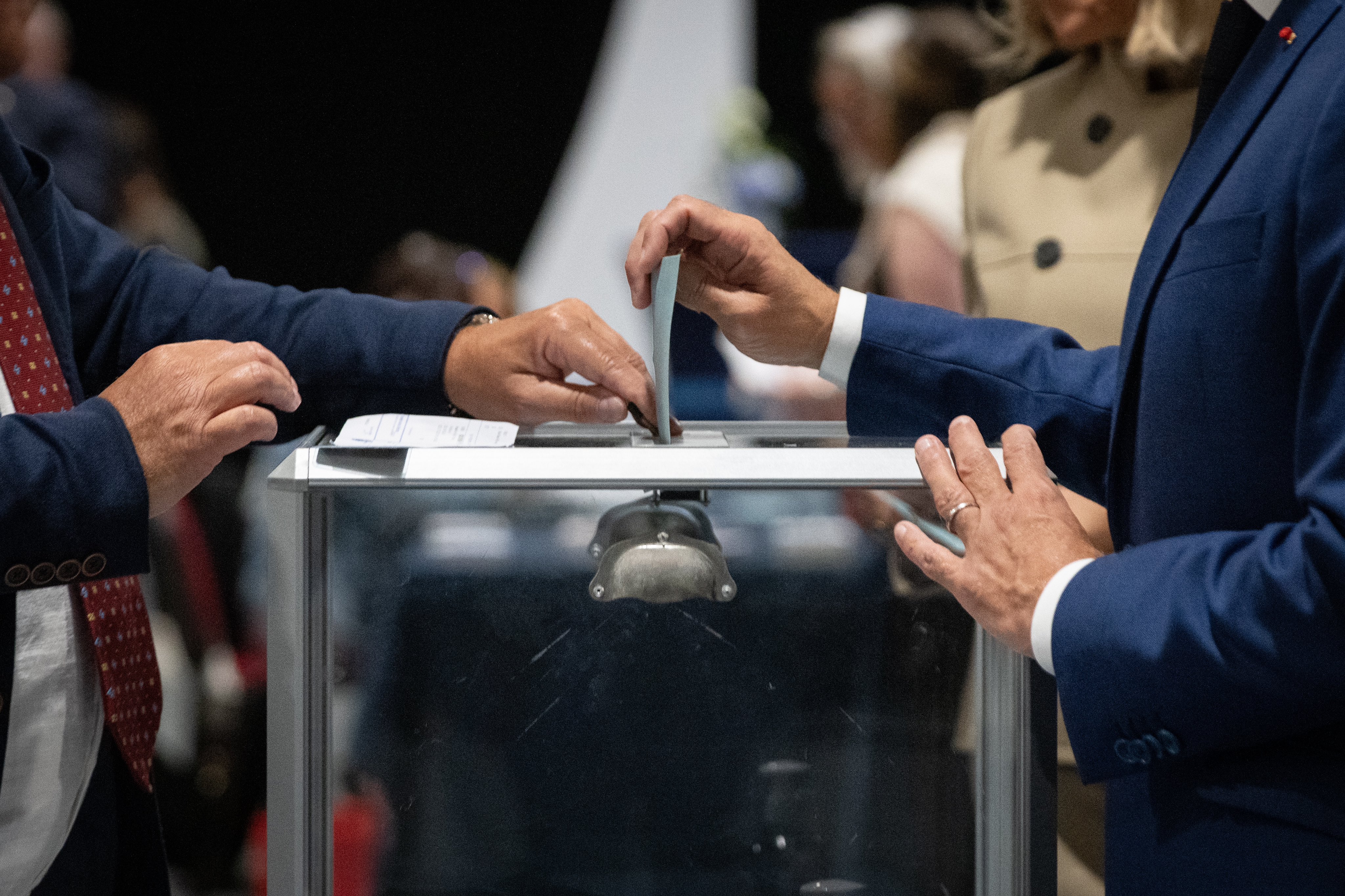 Skrajna desnica zmagovalka prvega kroga volitev v Franciji