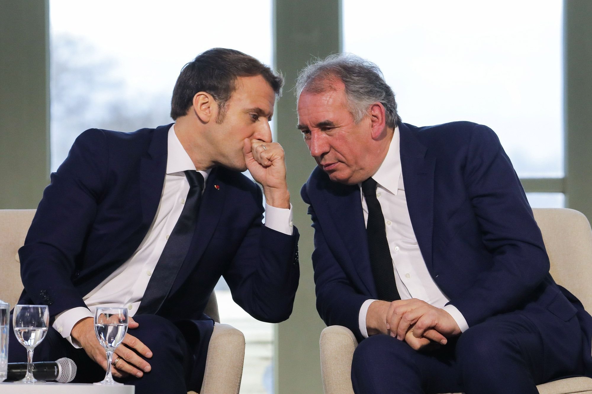 Macron imenoval novega premierja in mu podelil nalogo sestavo nove vlade