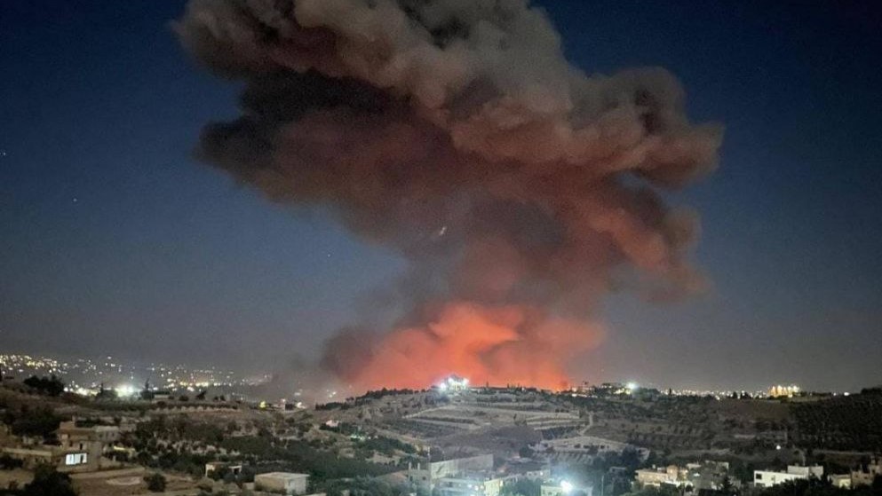 Obsežnejši napad na Izrael: Razglasili izredne razmere za celo državo