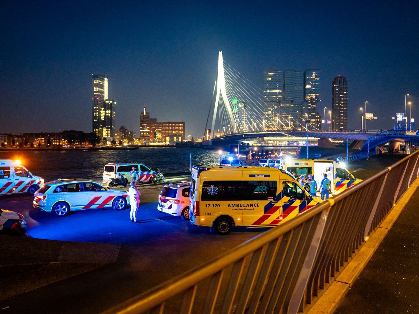 VIDEO: Tragedija v Rotterdamu: Napad z nožem terjal eno življenje, napadalca zaustavil osebni trener