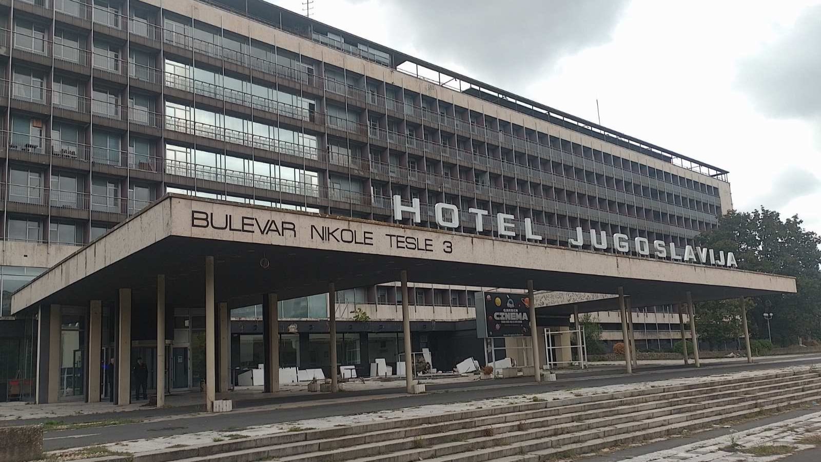 Ikoničnemu hotelu Jugoslavija so šteti dnevi, namesto njega bodo postavili ...