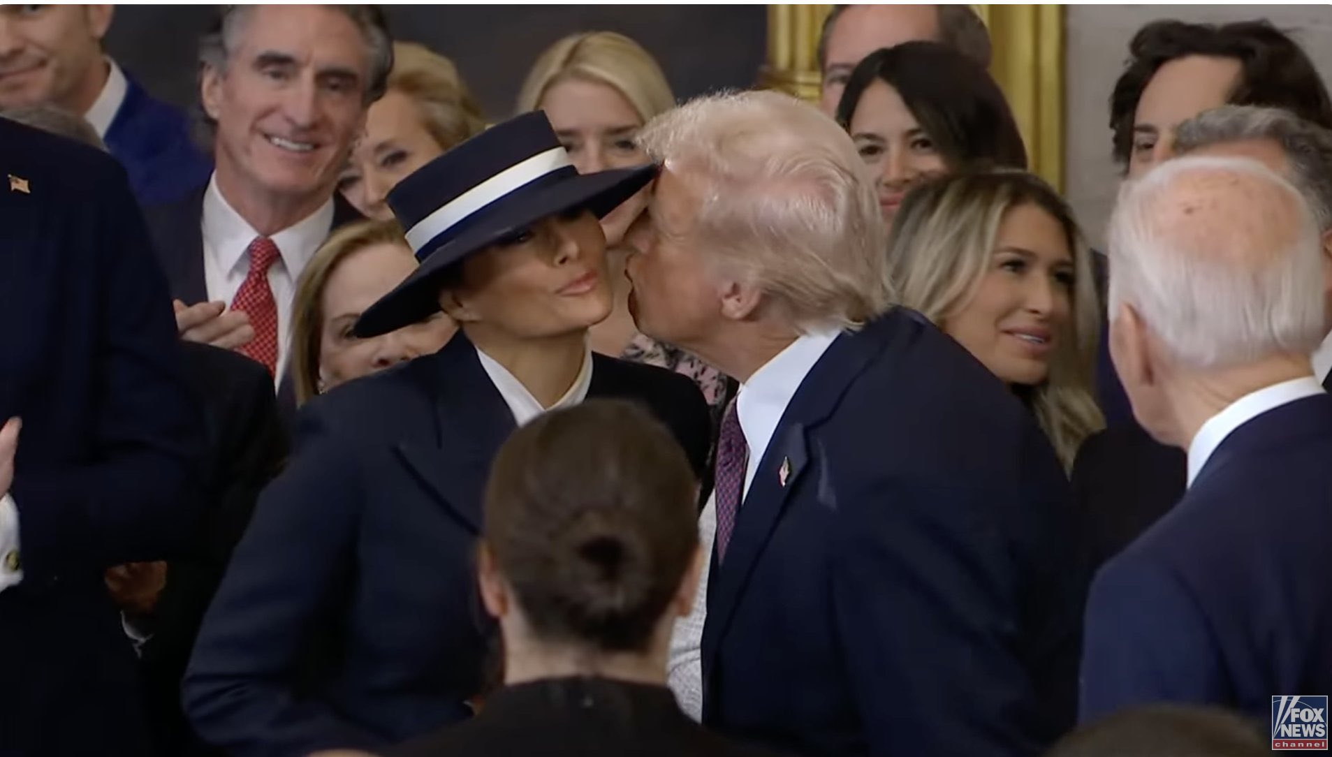 Ali Melania ni želela poljubiti Trumpa? To pravi strokovnjakinja za govorico telesa