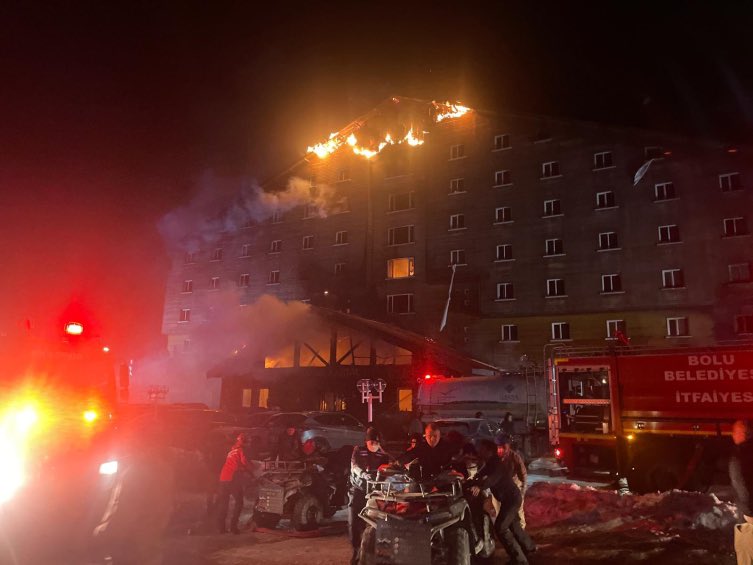 Zagorelo priljubljeno smučarsko središče: Požar terjal več žrtev, dve osebi skočili skozi okno in umrli