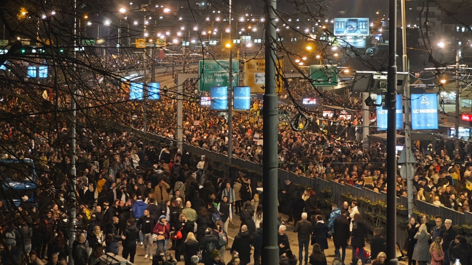 Študentski protesti: Vučić obljublja pomilostitev in velike spremembe v vladi