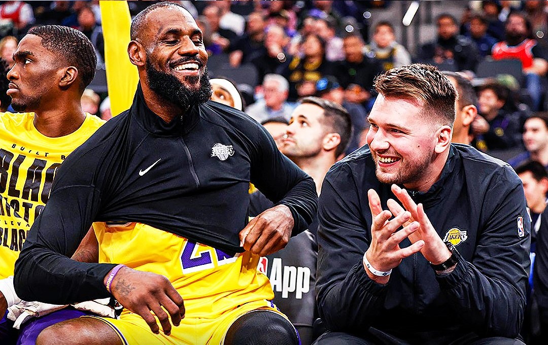 VIDEO: Dončić po šokantni menjavi k Lakersom prvič na njihovi klopi ob veteranu LeBronu