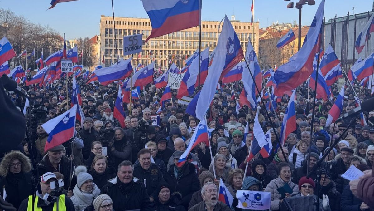 "Golob na Dob": Protestniki opozarjajo, da so siti nizkih pokojnin, čakanja na zdravnike in revščine