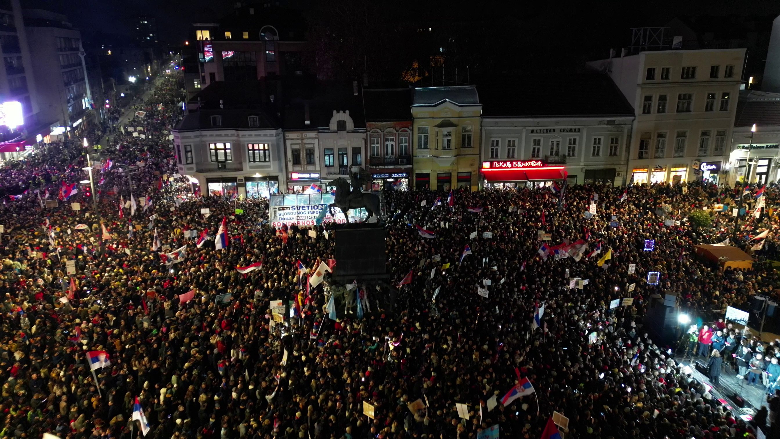 Vučić po "neuspeli barvni revoluciji" napoveduje "uspešno kontrarevolucijo"