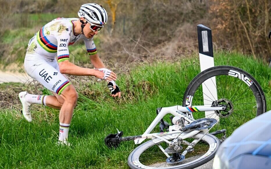 VIDEO: Pogačar kljub padcu do tretje zmage na klasiki Strade Bianche