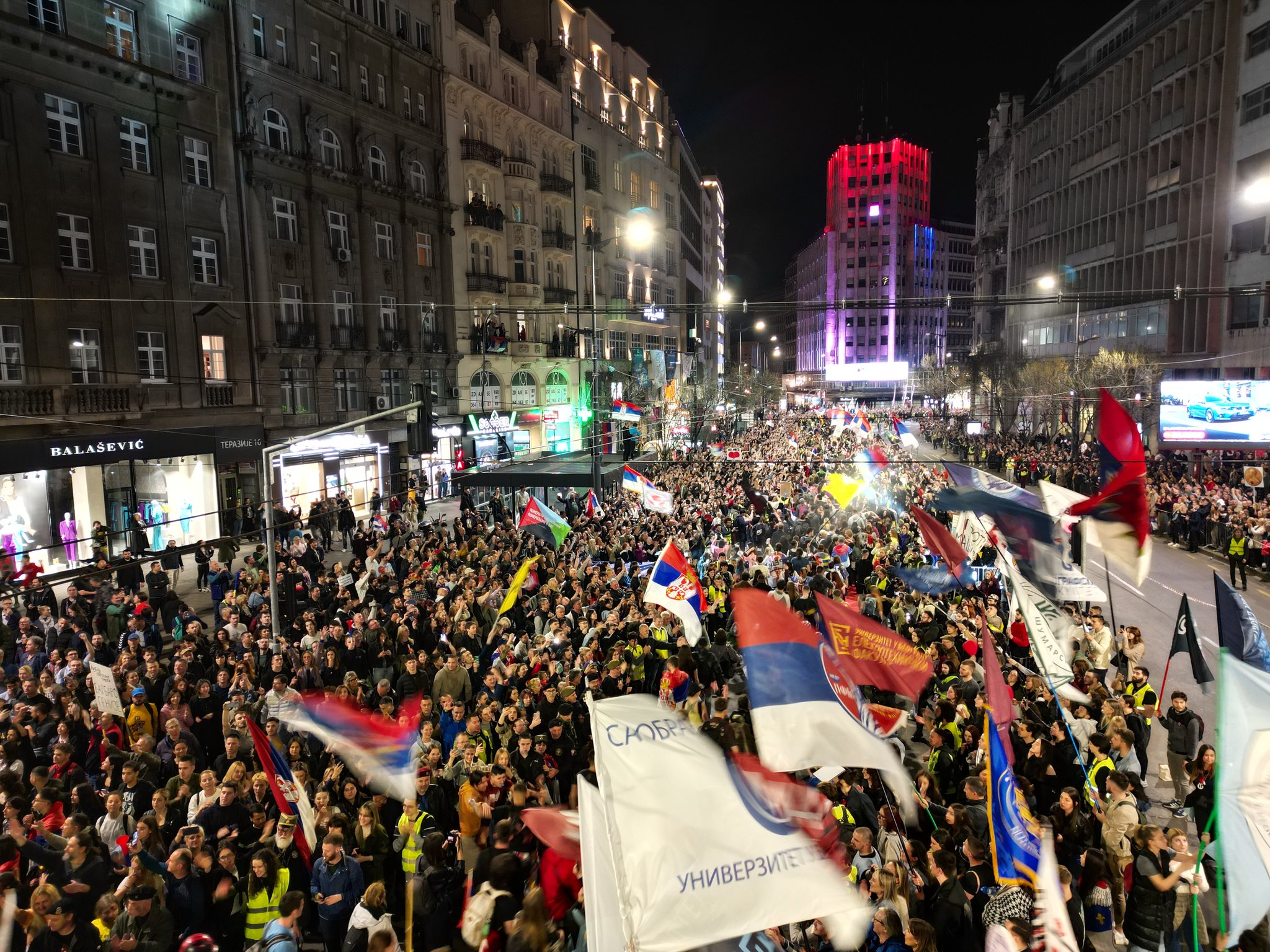 Zvočni top: To Bruselj po odmevnih protestih zahteva od srbskih oblasti