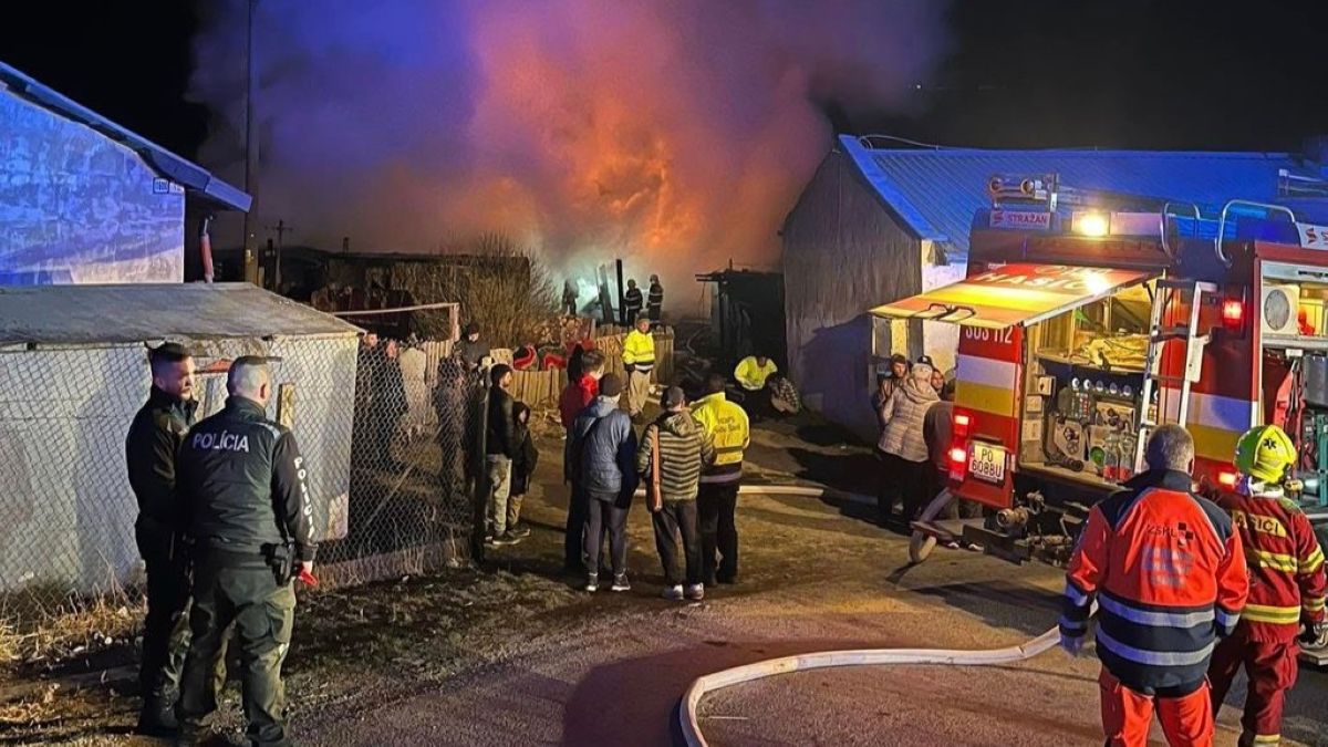 Grozljiv požar 'goltal' naselje, v pogoreli hiši gasilci našli trupla štirih otrok