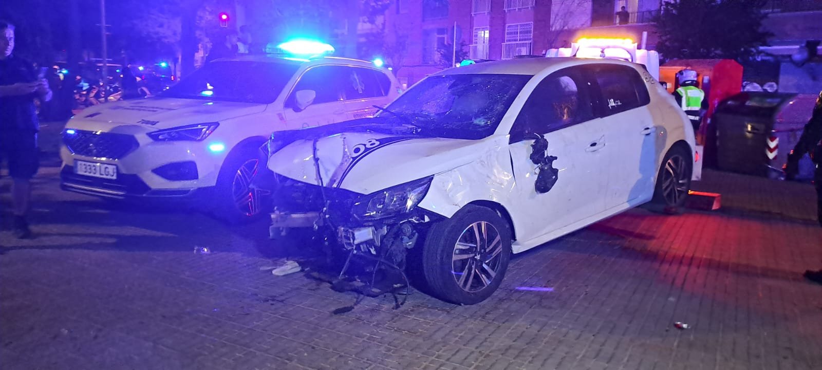 Pred začetkom derbija med Barcelono in Espanyolom zapeljala v množico navijačev