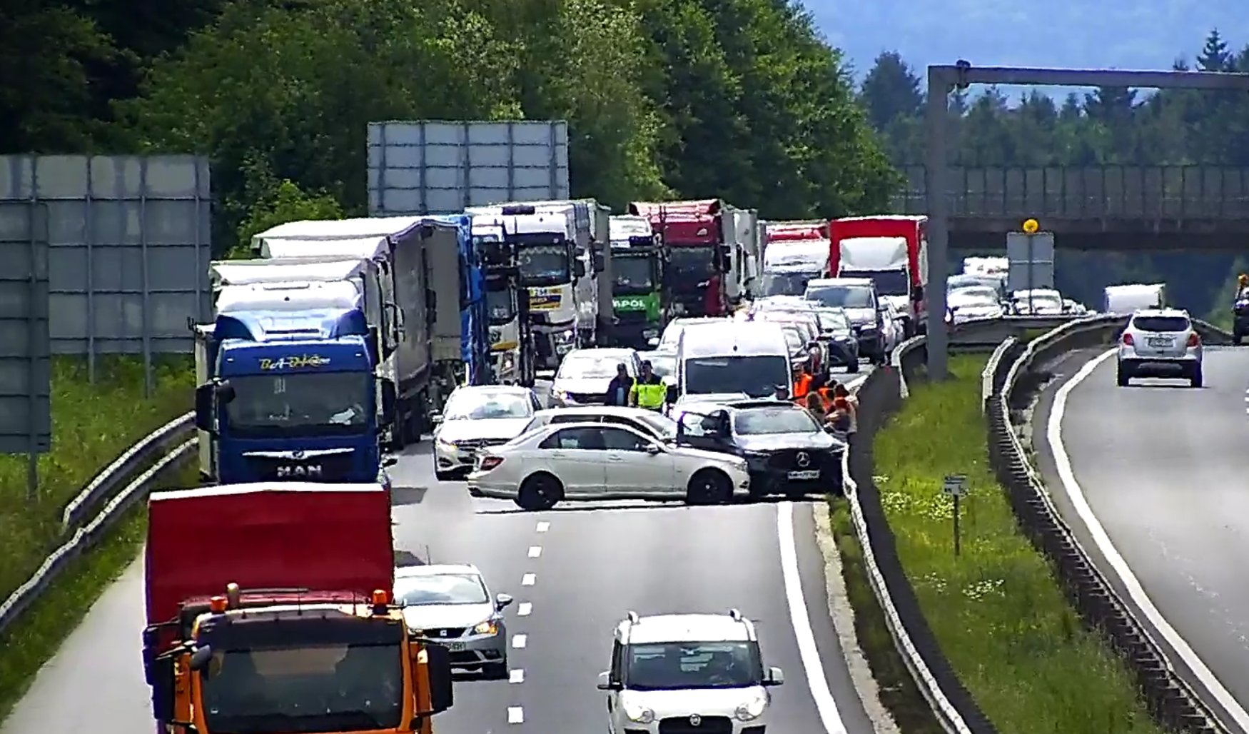 Nesreča ohromila štajersko avtocesto v času prometne konice (FOTO)