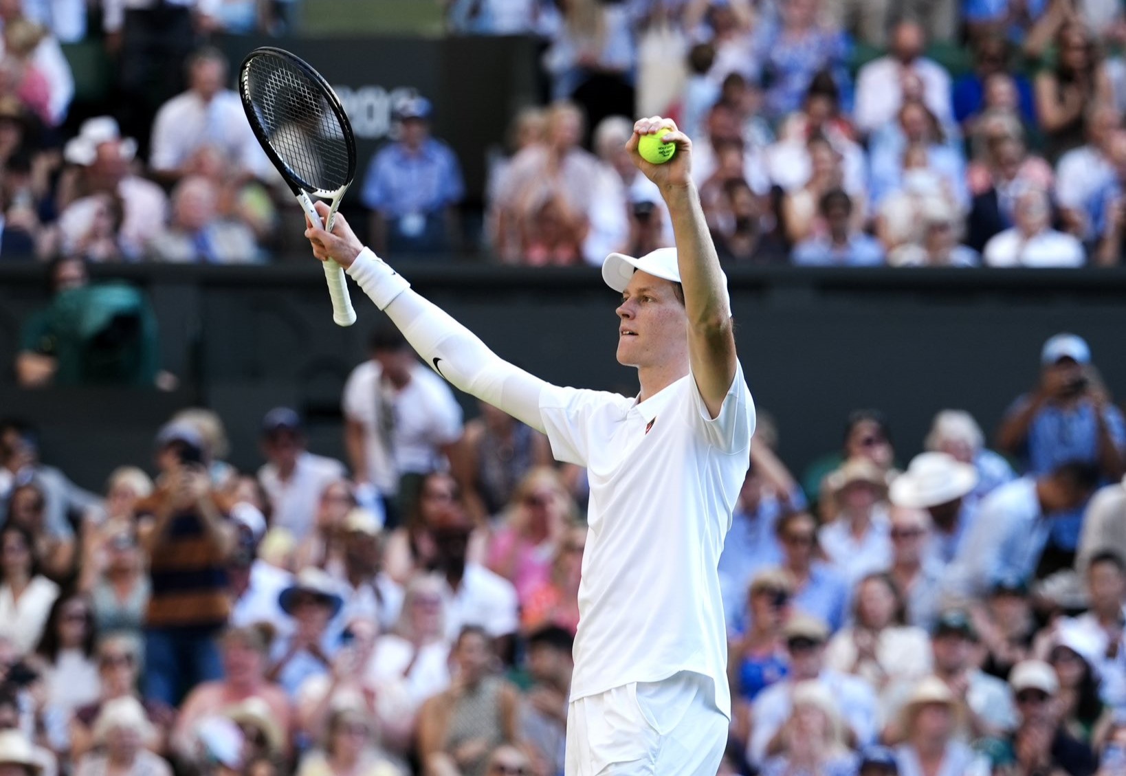 Sinner piše zgodovino: Po štirih nizih boljši od Alcaraza za slavje v Wimbledonu