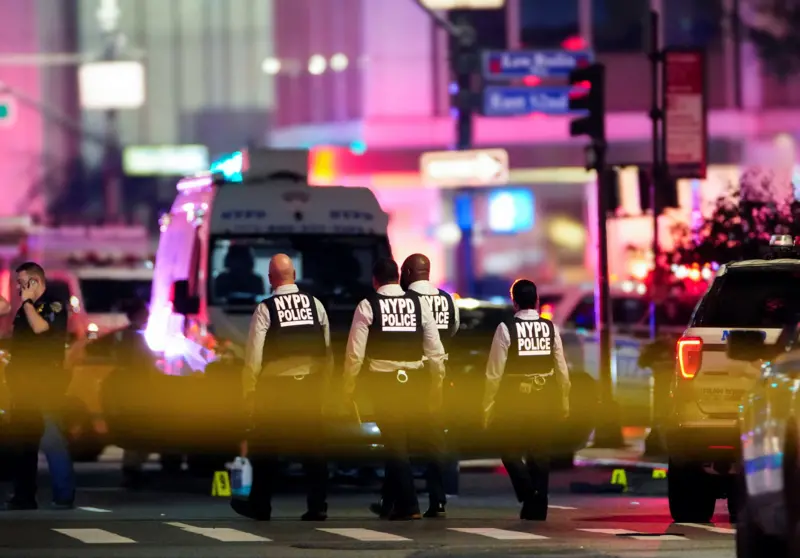 Strelski napad v stavbi NFL: Med smrtnimi žrtvami tudi policist (VIDEO)