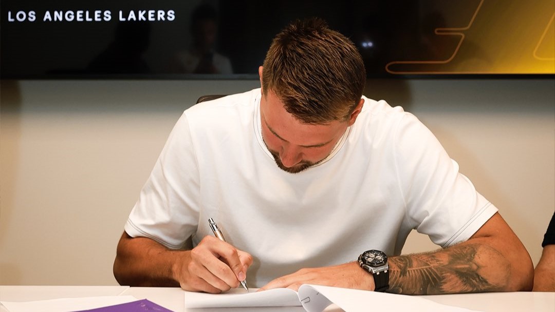 Slovenski košarkarski zvezdnik Luka Dončić podpisal rekordno pogodbo v NBA
