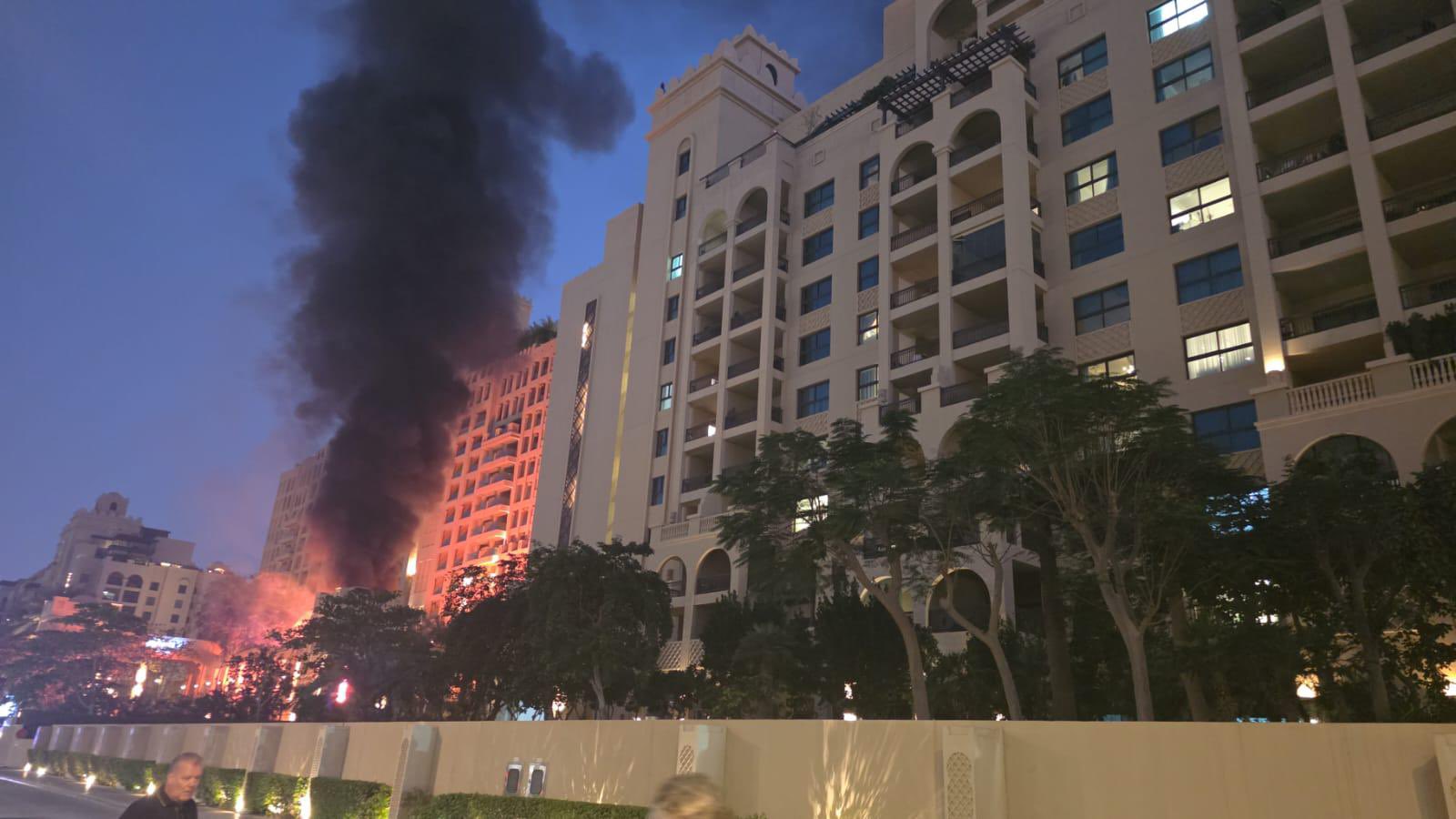 Hitra eskalacija konflikta, v plamenih en izmed najbolj prestižnih hotelov v Dubaju (VIDEO)