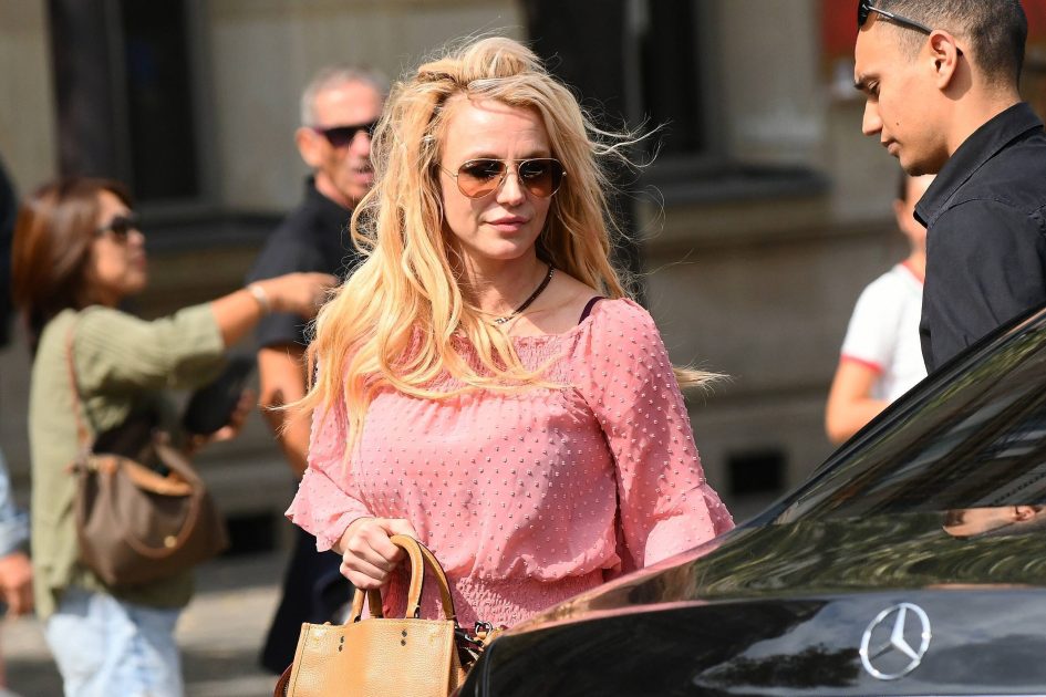 Britney Spears aretirana: "Upajmo, da bo dobila pomoč in podporo, ki jo potrebuje"